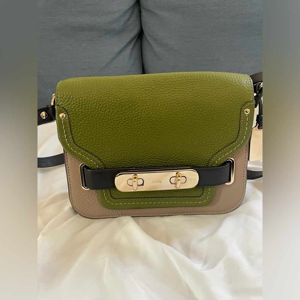 Coach Swagger Small green leather shoulder bag/ crossbody bag/ sling bag